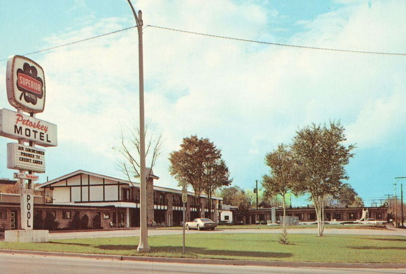 Petoskey Motel (Superior Motel) - Old Postcard
